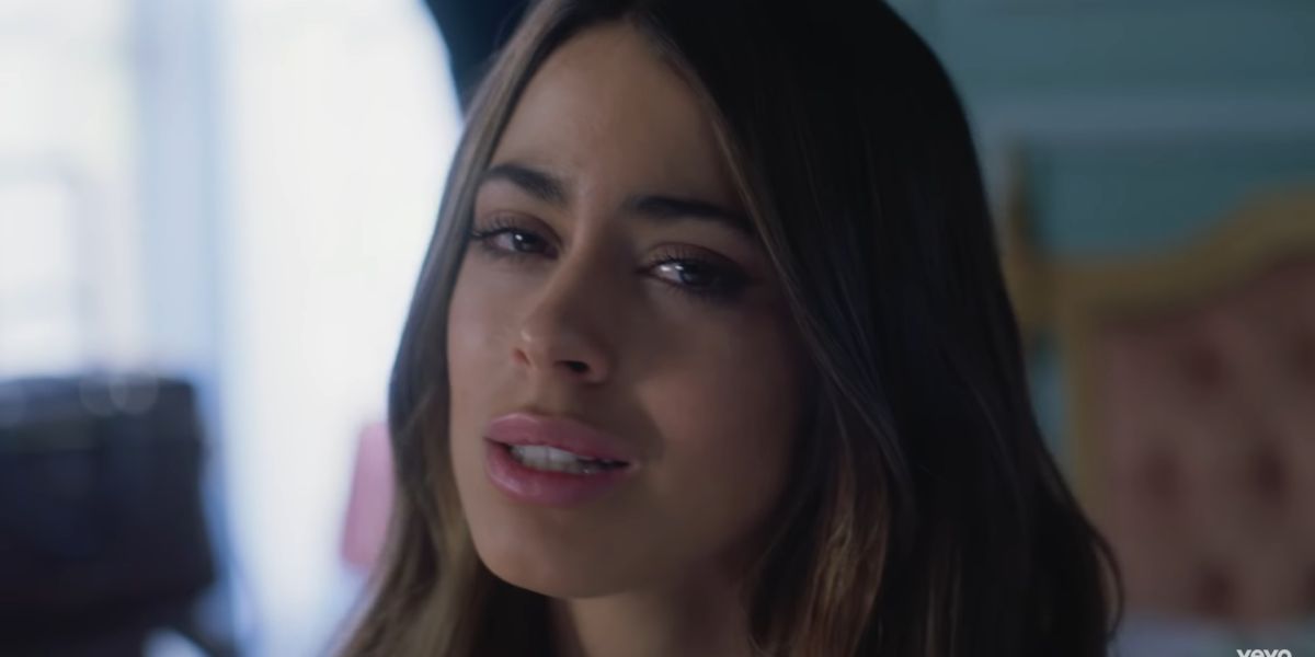 Tini en el videoclip de 'Te Olvidaré'