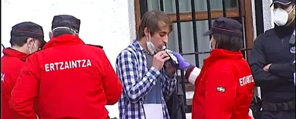 Fiesta ilegal de 70 jóvenes en un monasterio de Derio Fiesta ilegal de 70 jóvenes en un monasterio de Derio