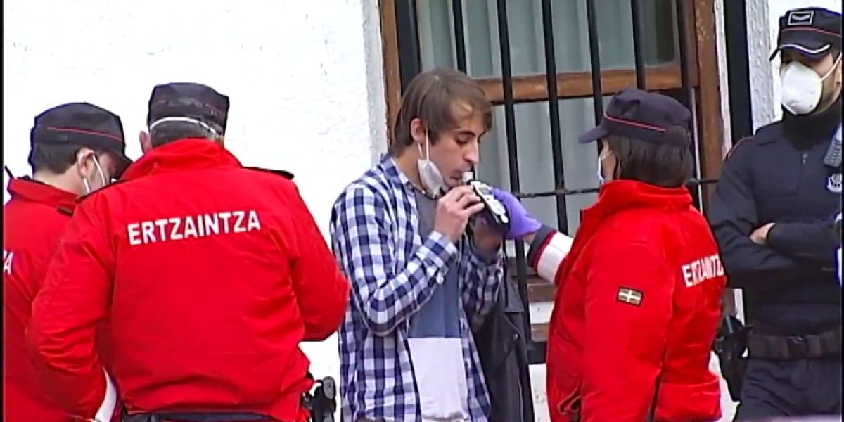 Fiesta ilegal de 70 jóvenes en un monasterio de Derio