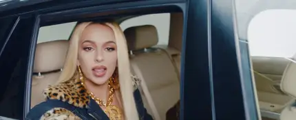 Bad Gyal en el vídeo de Blin Blin Bad Gyal en el vídeo de Blin Blin