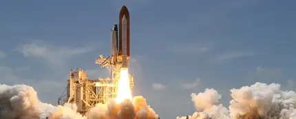 Un cohete despega rumbo al espacio Un cohete despega rumbo al espacio