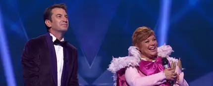 ‘Mask Singer’ logra lo imposible: Terelu Campos era la Cerdita y Javier Ambrossi conquista con un striptease ‘Mask Singer’ logra lo imposible: Terelu Campos era la Cerdita y Javier Ambrossi conquista con un striptease
