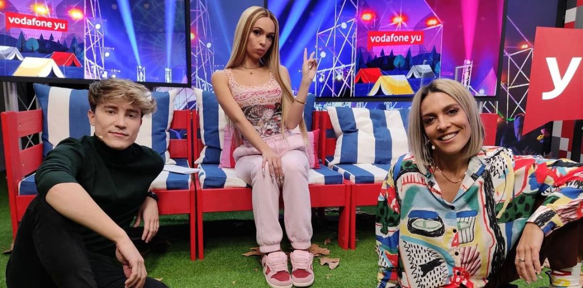 Bad Gyal en yu Music con Lorena Castell y Carlos Marco