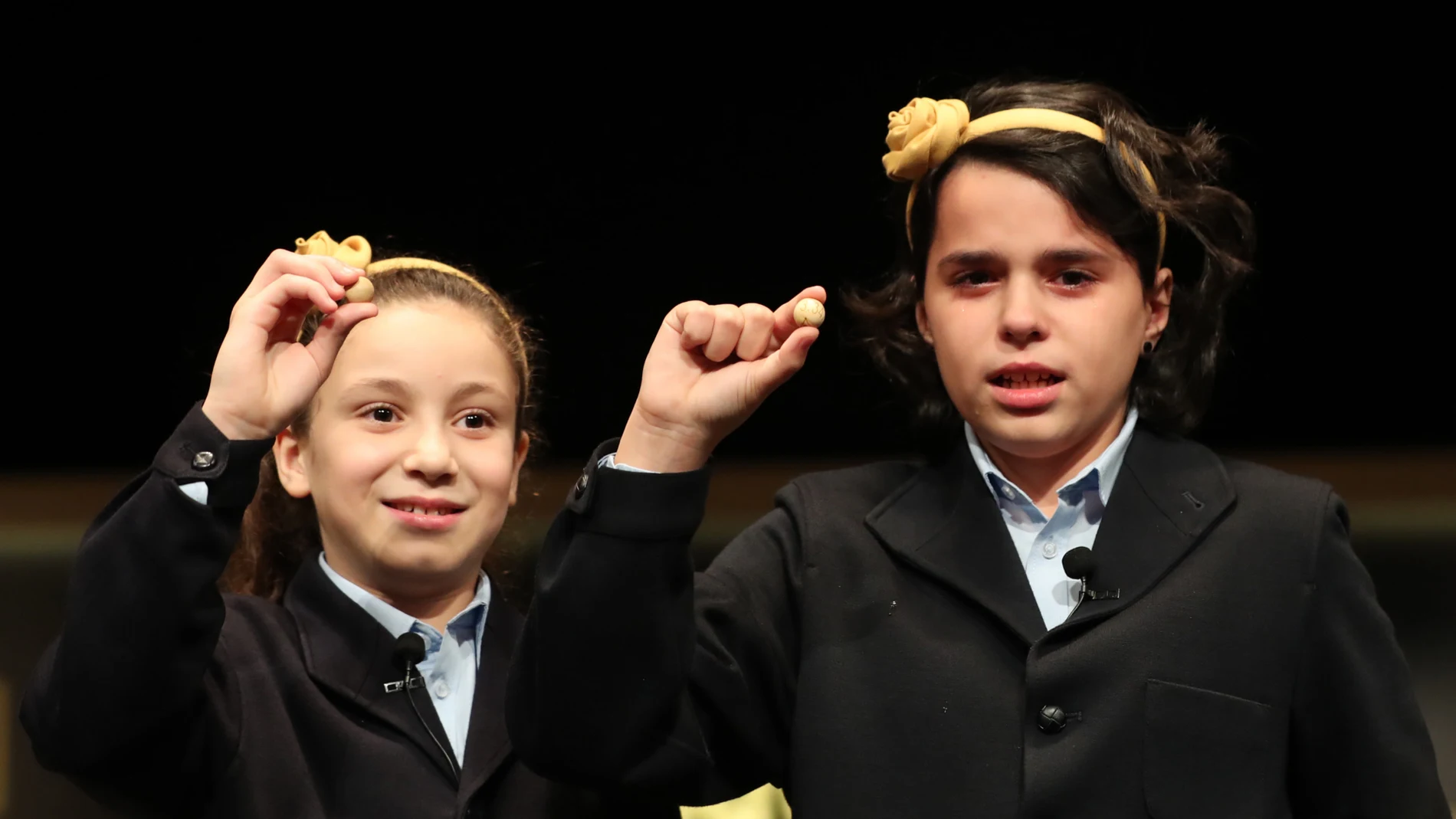Niñas de San Ildefonso en la Lotería de Navidad Niñas de San Ildefonso en la Lotería de Navidad