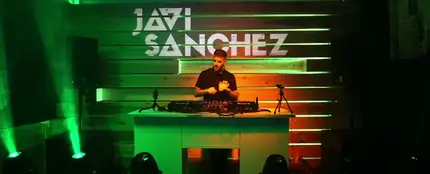 Sesión especial de Javi Sánchez para celebrar el Año Nuevo Sesión especial de Javi Sánchez para celebrar el Año Nuevo