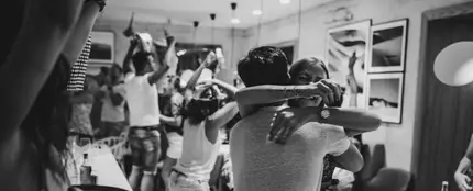 Una fiesta en una casa Una fiesta en una casa