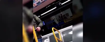 La Policía pide ayuda par identificar al responsable de esta agresión racista en el metro de Madrid La Policía pide ayuda par identificar al responsable de esta agresión racista en el metro de Madrid