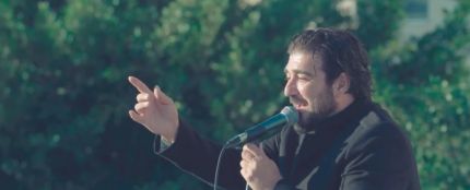 Antonio Orozco rinde homenaje al personal sanitario en un concierto en el Hospital de Melilla