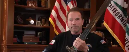Schwarzenegger empuña la espada de Conan Schwarzenegger empuña la espada de Conan