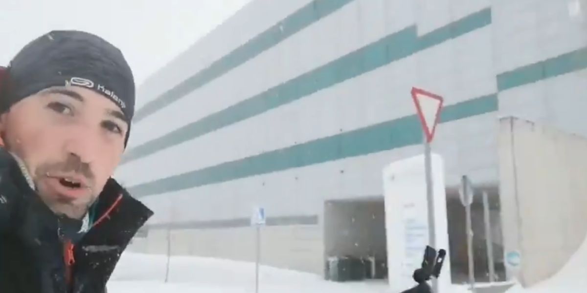 Un MIR llega a hacer guardia en su hospital bajo la nieve