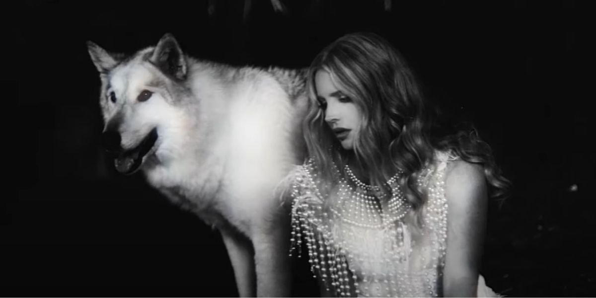 Lana del Rey en el vídeo de 'Chemtrails Over The Country Club'