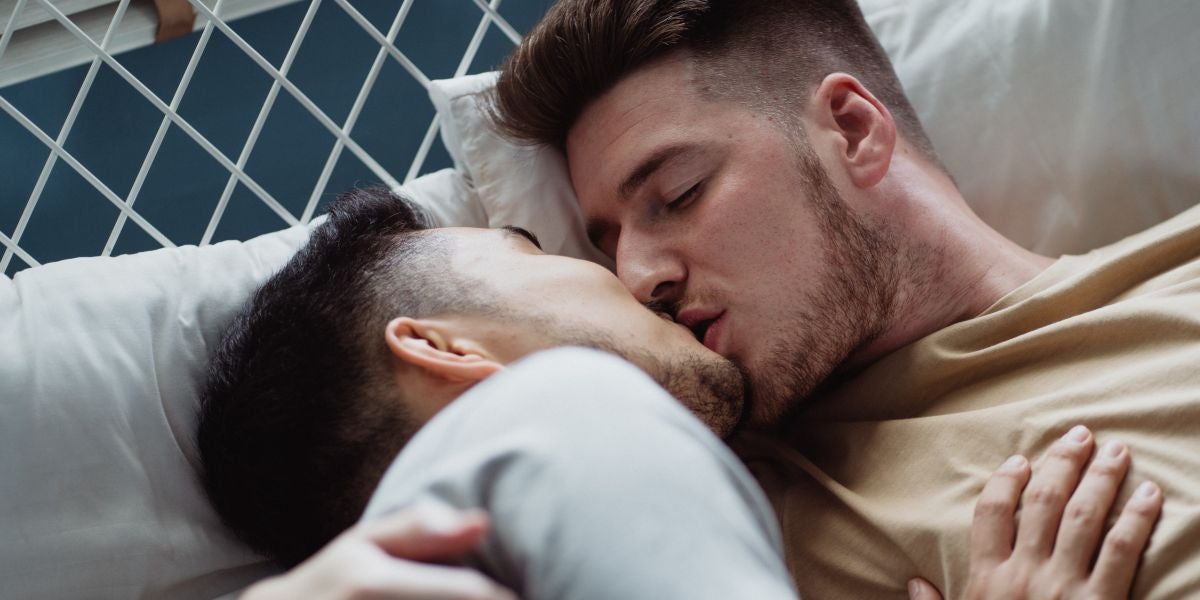 Una pareja en la cama