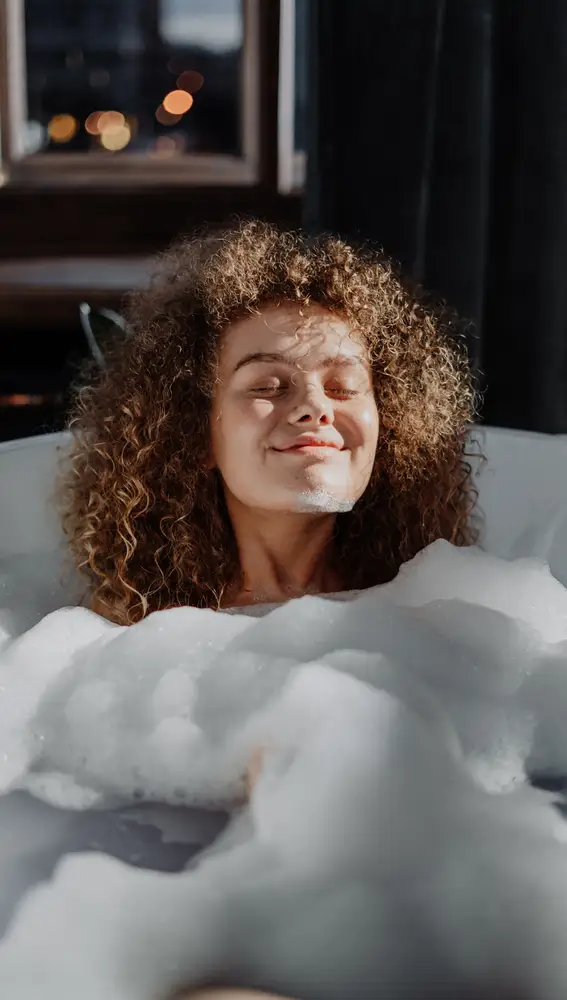 Una chica en la bañera Una chica en la bañera
