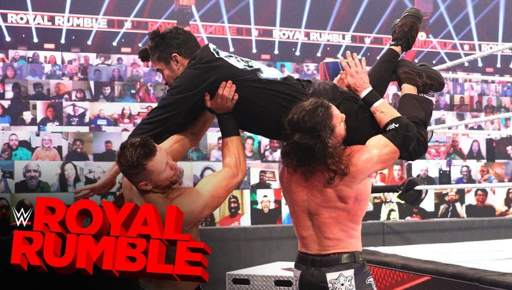 Bad Bunny ataca a John Morrison y The Miz en la WWE Royal Rumble