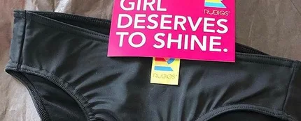 Bañador creado por Jaime Alexander para niñas trans Bañador creado por Jaime Alexander para niñas trans