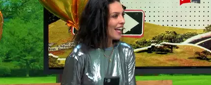 Lorena Castell celebra su cumpleaños y le regalamos un stripper policía Lorena Castell celebra su cumpleaños y le regalamos un stripper policía