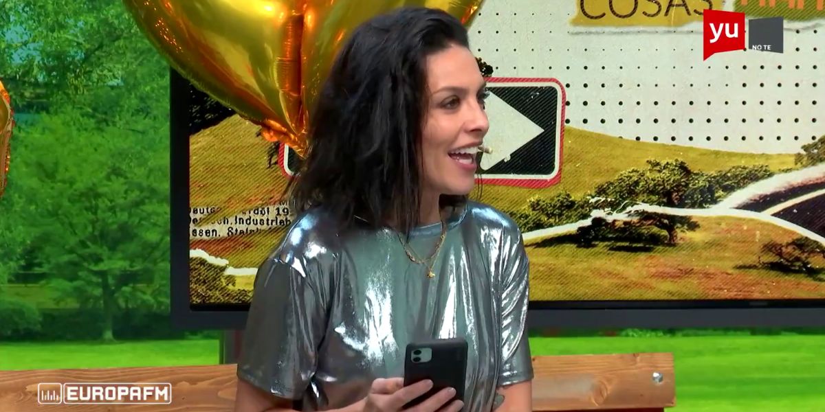 Lorena Castell celebra su cumpleaños y le regalamos un stripper policía