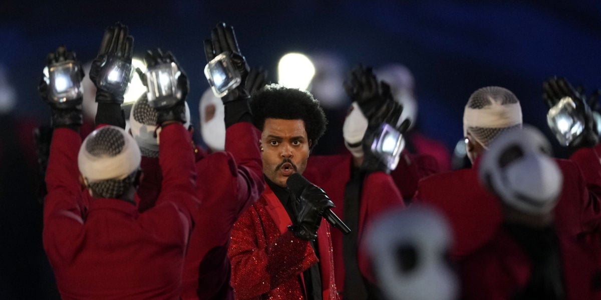 The Weeknd en su actuación de la Super Bowl