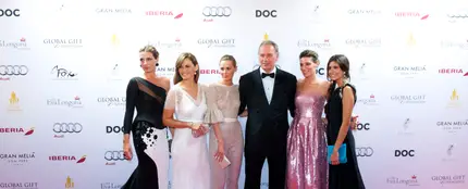 Bertín Osborne con sus hijas Alejandra, Eugenia, Claudia y Ana y su exmujer Fabiola Bertín Osborne con sus hijas Alejandra, Eugenia, Claudia y Ana y su exmujer Fabiola