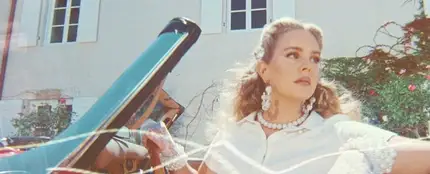 Lana del Rey en el vídeo de 'Chemtrails Over The Country Club' Lana del Rey en el vídeo de 'Chemtrails Over The Country Club'