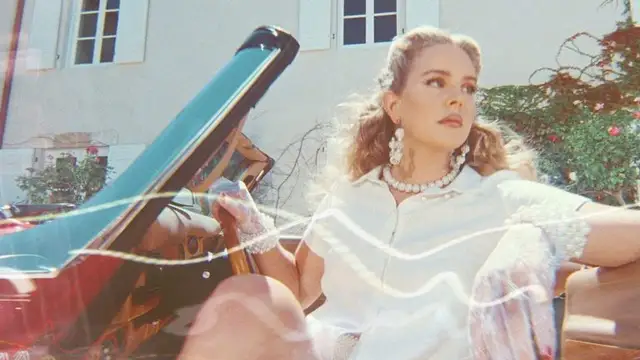 Lana del Rey en el vídeo de 'Chemtrails Over The Country Club'