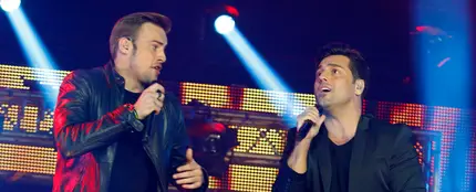 David Bustamante y Álex Casademunt cantan 'dos honbres y un destino'. David Bustamante y Álex Casademunt cantan 'dos honbres y un destino'.