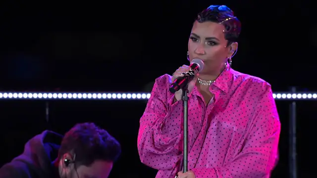 Demi Lovato estrena su nueva canción 'Dancing with de devil'.
