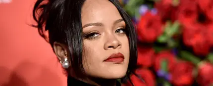 Así es la espectacular casa de 13,8 millones de euros que Rihanna se ha comprado en Beverly Hills Así es la espectacular casa de 13,8 millones de euros que Rihanna se ha comprado en Beverly Hills