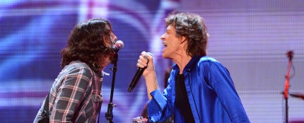 Dave Grohl y Mick Jagger durante una actuación