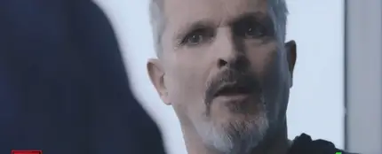 Miguel Bosé se enfada con Jordi Évole hablando de los muertos por COVID-19 Miguel Bosé se enfada con Jordi Évole hablando de los muertos por COVID-19