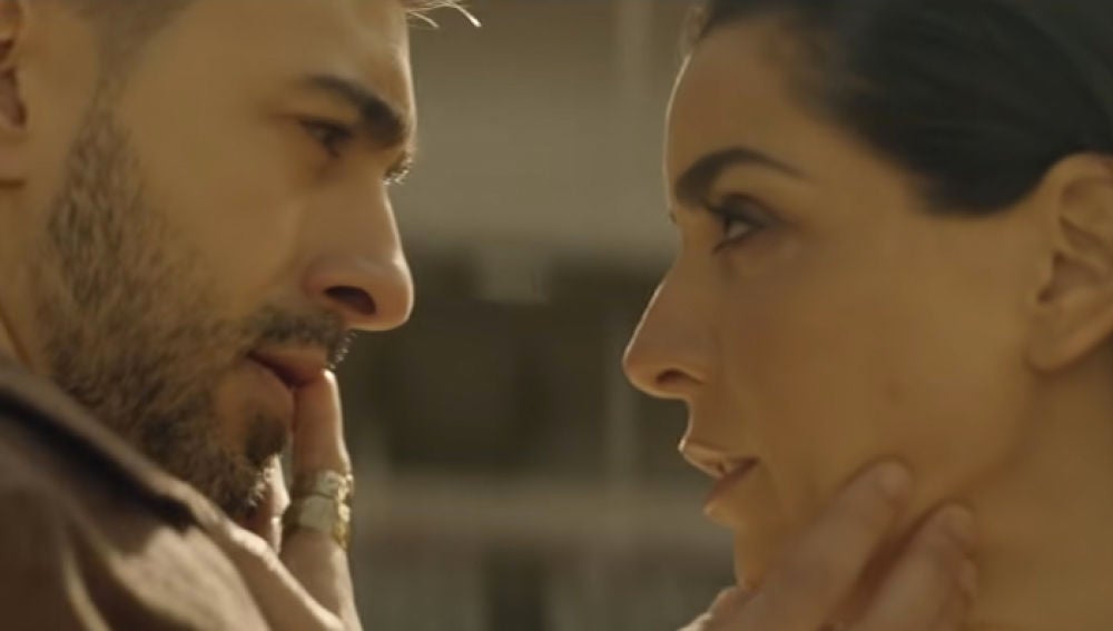 La pasión como hilo conductor de 'El mismo puñal', el videoclip de Ruth Lorenzo y Rayden