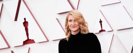 Laura Dern en la gala de la alfombra roja de los Premios Oscar 2021