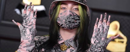 Billie Eilish ense&ntilde;a el tatuaje que dijo que nunca ver&iacute;amos