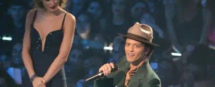 Taylor Swift y Bruno Mars Taylor Swift y Bruno Mars