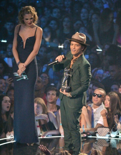 Taylor Swift y Bruno Mars Taylor Swift y Bruno Mars