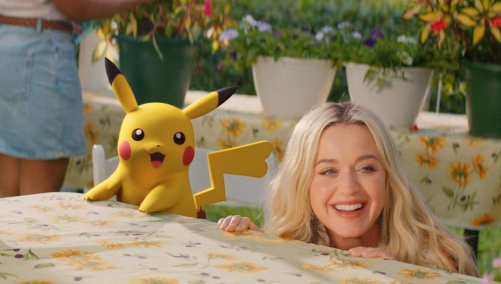 Katy Perry y Pikachu en el videoclip de 'Electric'