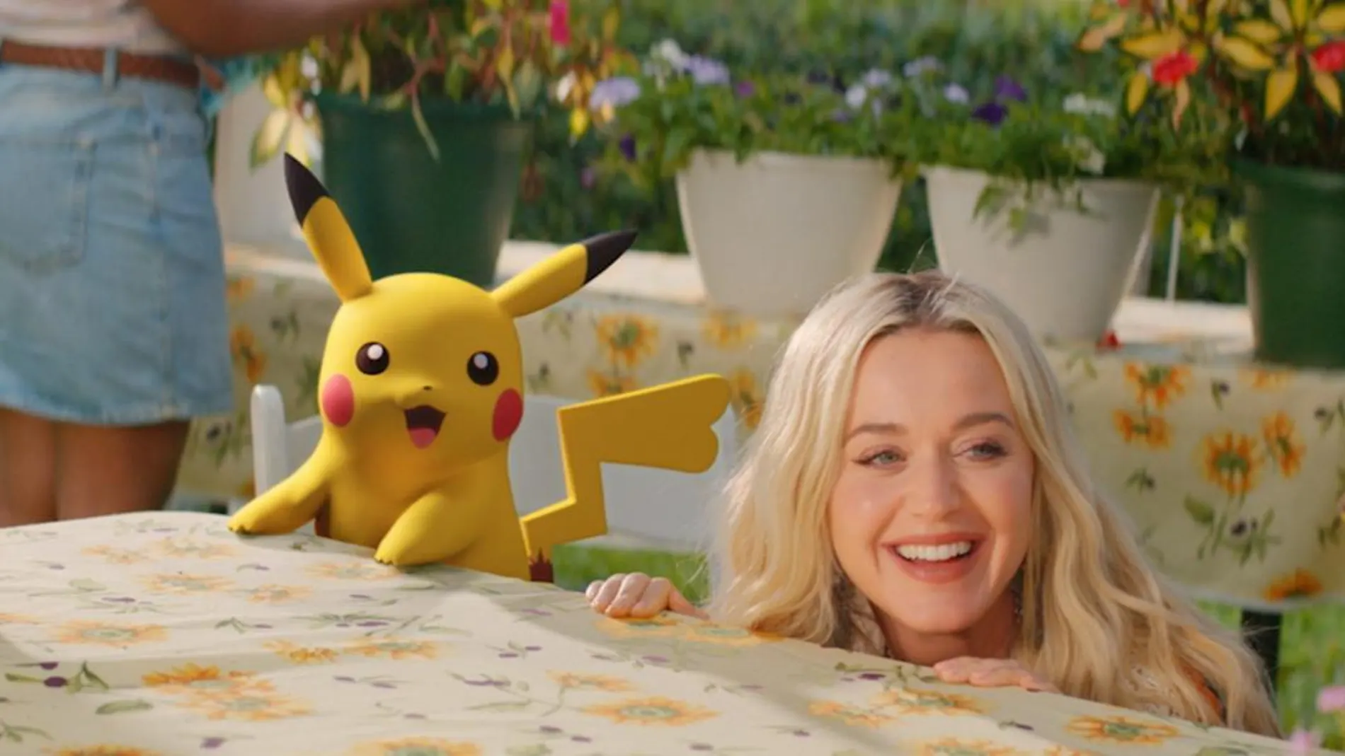 Katy Perry y Pikachu en el videoclip de 'Electric'