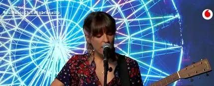 Chica Sobresalto canta 'Dopamina' en 'yu Music' Chica Sobresalto canta 'Dopamina' en 'yu Music'