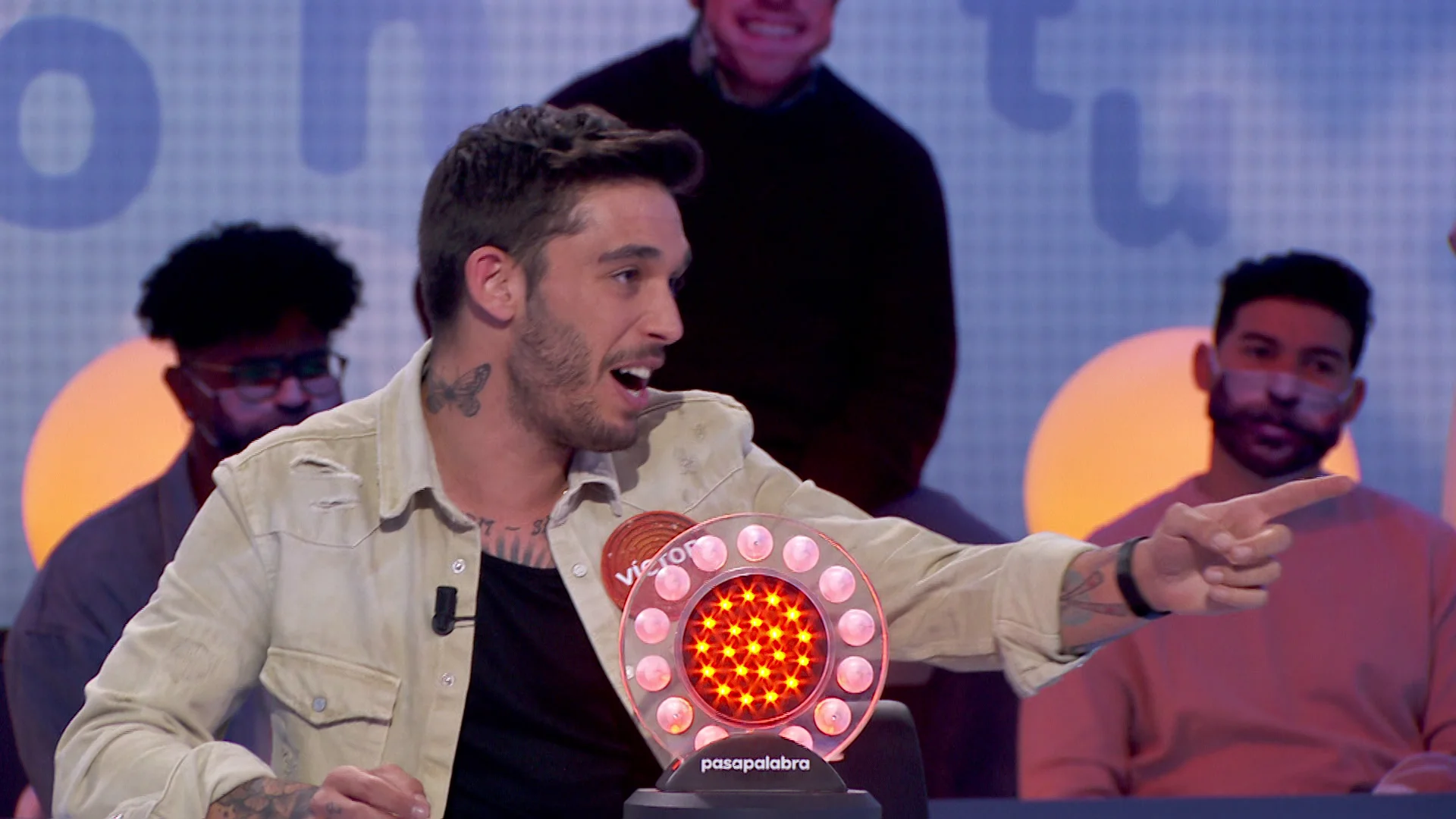 Víctor Elías se atreve a cantar para ganar a Willy Bárcenas: “Otro mes que no cobro” Víctor Elías se atreve a cantar para ganar a Willy Bárcenas: “Otro mes que no cobro”