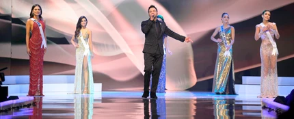 Luis Fonsi interpretando 'Vacío' en Miss Universo 2021 Luis Fonsi interpretando 'Vacío' en Miss Universo 2021