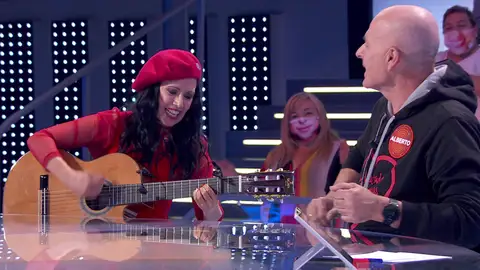 ¡Vaya dúo! Alberto Comesaña y Cristina del Valle hacen magia con sus voces y la guitarra en ‘Pasapalabra’ ¡Vaya dúo! Alberto Comesaña y Cristina del Valle hacen magia con sus voces y la guitarra en ‘Pasapalabra’