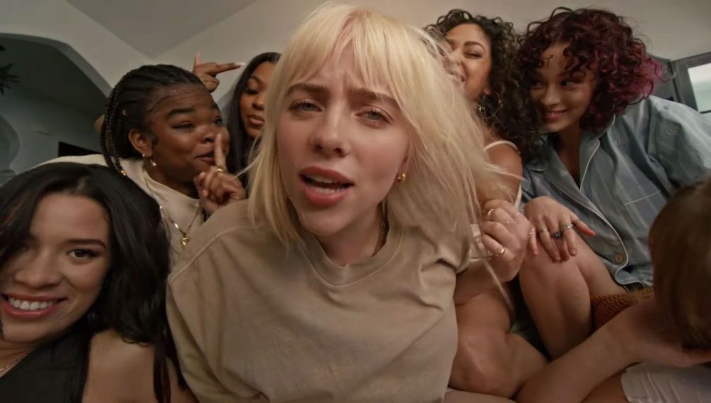 Billie Eilish se divierte con sus amigas en 'Lost Cause' | Europa FM