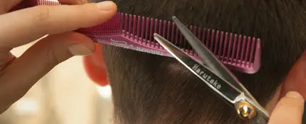 Crea un corte de pelo antiCovid (y proconfinamiento) para que su hijo no salga de casa Crea un corte de pelo antiCovid (y proconfinamiento) para que su hijo no salga de casa