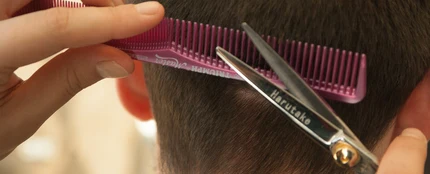 Crea un corte de pelo antiCovid (y proconfinamiento) para que su hijo no salga de casa Crea un corte de pelo antiCovid (y proconfinamiento) para que su hijo no salga de casa