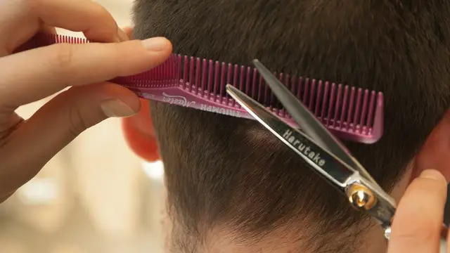 Crea un corte de pelo antiCovid (y proconfinamiento) para que su hijo no salga de casa
