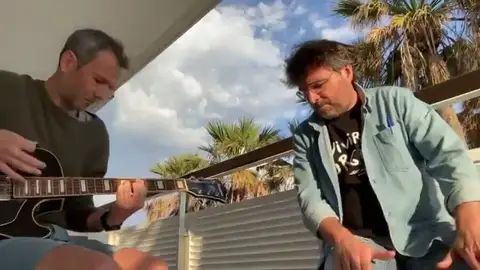 Jordi Évole canta 'Grita' para homenajear a Pau Donés un año después de su muerte Jordi Évole canta 'Grita' para homenajear a Pau Donés un año después de su muerte