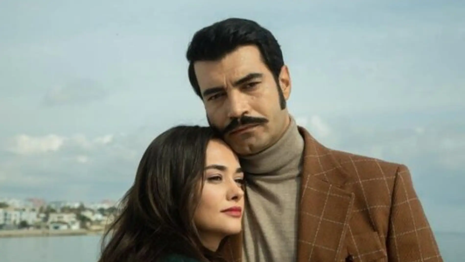 Yilmaz y Züleyha, protagonistas de 'Tierra Amarga'