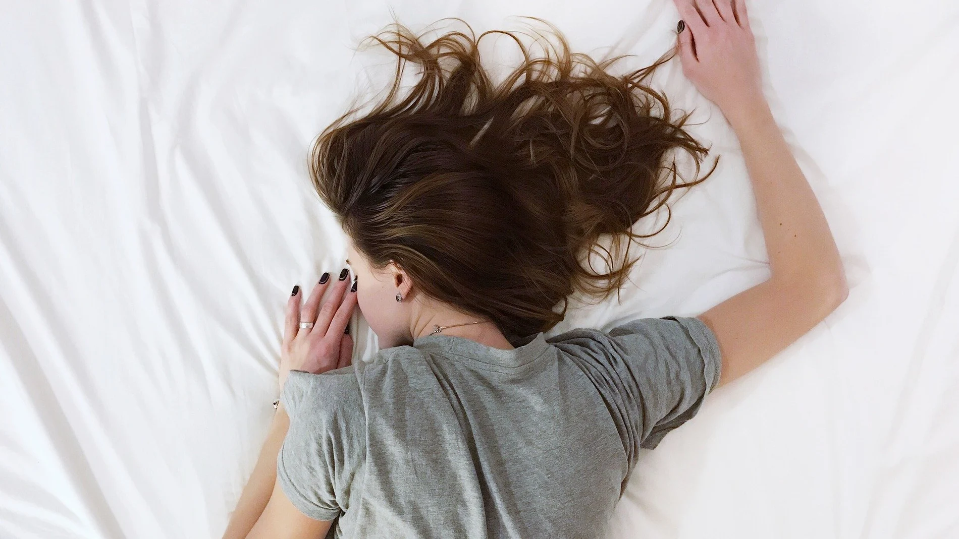 Todo lo que debes hacer para dormir mejor, según los expertos