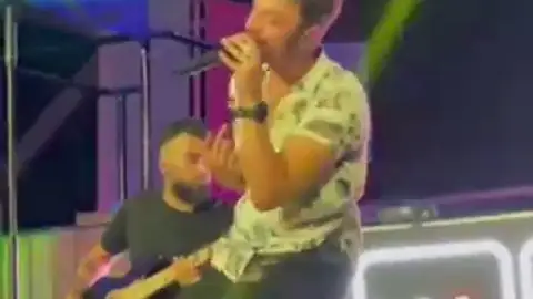 Shinova canta 'La Sonrisa Intacta' Shinova canta 'La Sonrisa Intacta'
