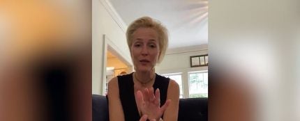 "No me importa si mis pechos llegan al ombligo": Gillian Anderson explica por qué ya no usa sujetador "No me importa si mis pechos llegan al ombligo": Gillian Anderson explica por qué ya no usa sujetador